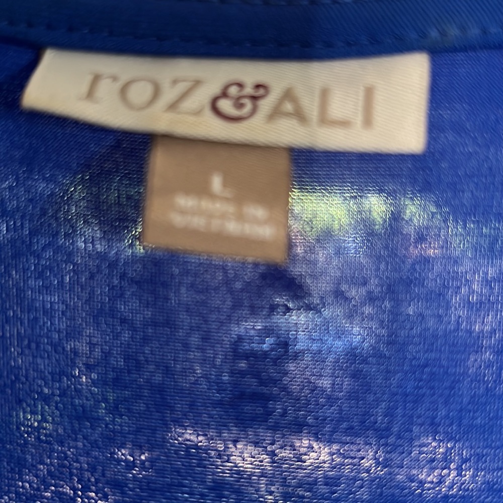 Tops - Picture 3 of 5